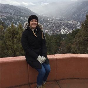 Meet your Posher, Alexis